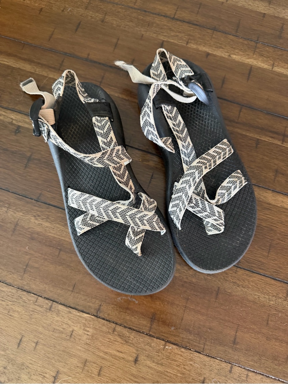 Chaco ZX/2 Cloud Toe Loop Hiking Sandals Women’s Size 9 Black Cream